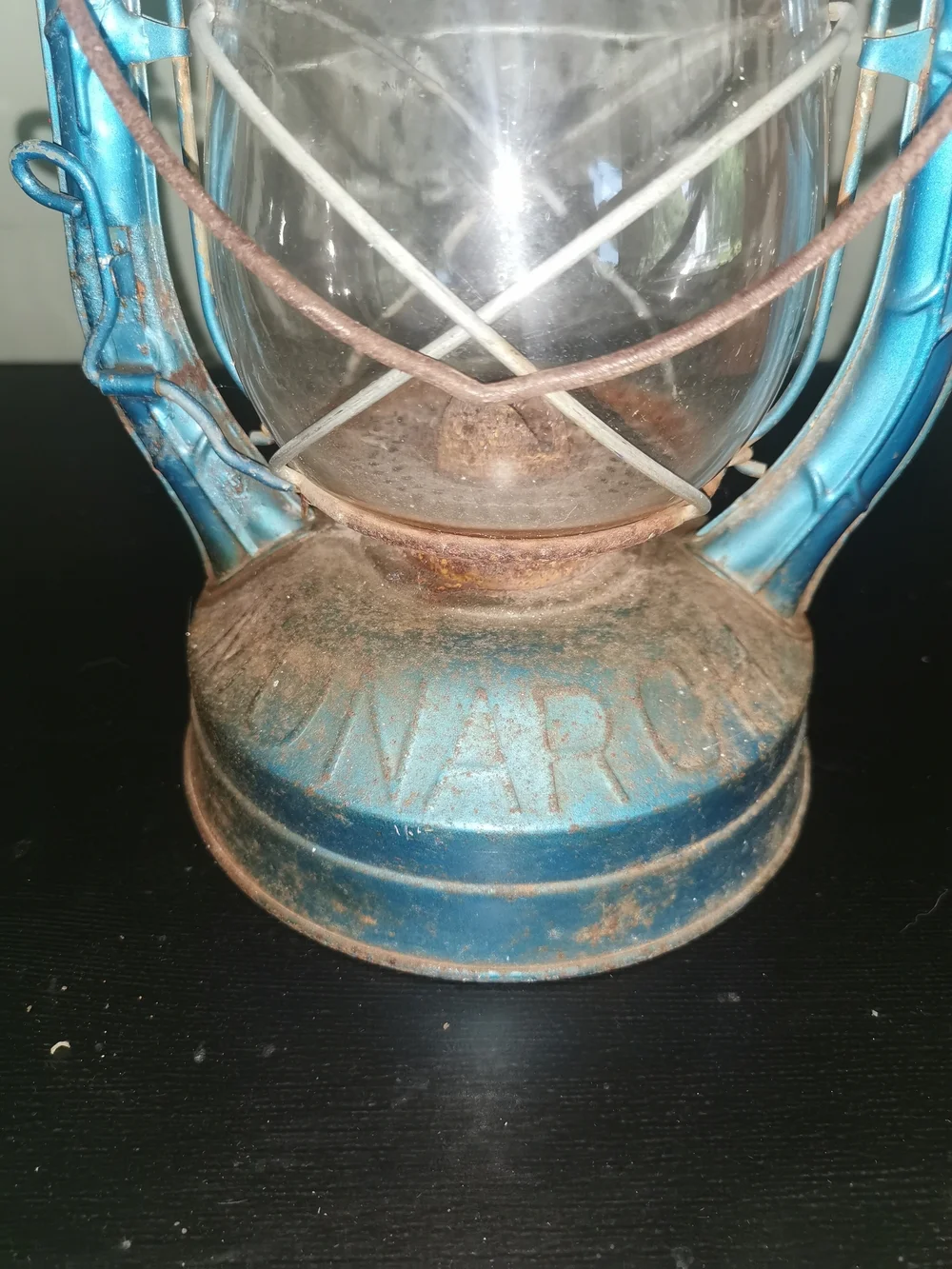 VTG Dietz Monarch Barn Kerosene Lantern Glass Globe and Blue Painted Metal Frame